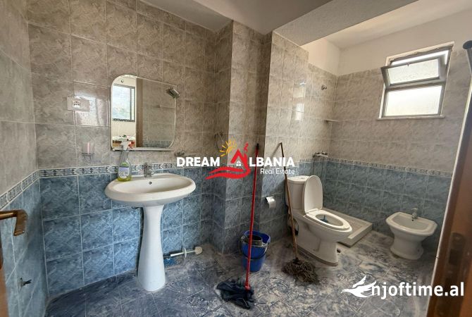 Ambjent per zyra (me ballkon dhe 2 wc) me qera ne Bllok, prane Xheko Imperial (ID 42611270)