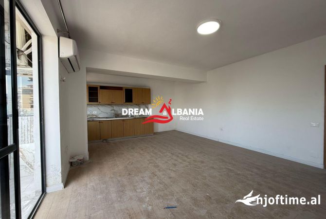 Ambient biznesi me qera 1+1 ne Tirane - 900 Euro