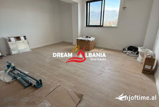 Ambjent per zyra (me ballkon dhe 2 wc) me qera ne Bllok, prane Xheko Imperial (ID 42611270)