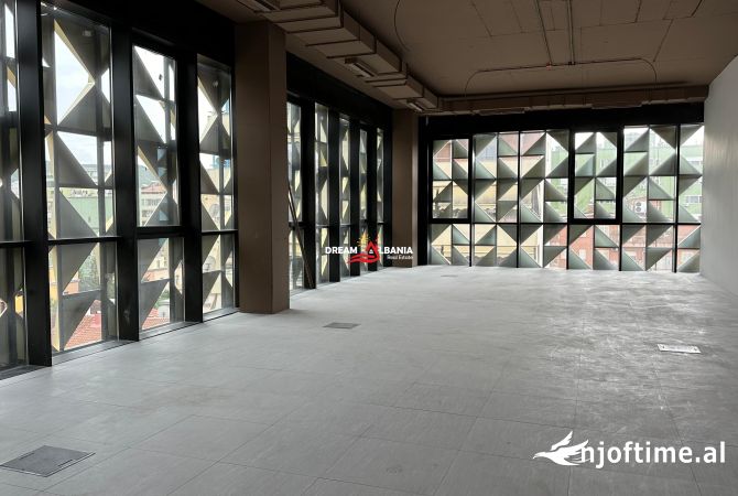 Ambient biznesi me qera 3+1 ne Tirane - 3,000 Euro