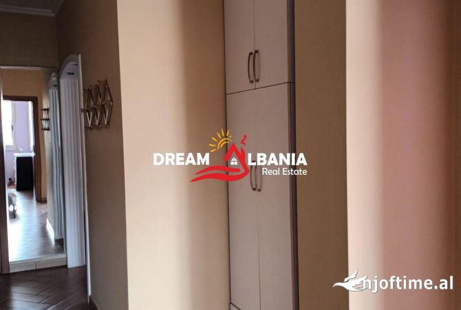 Shtepi ne shitje Apartament ne Tirane, 3+1, Mobilimi E mobiluar, Pagesa 280,000  Euro.