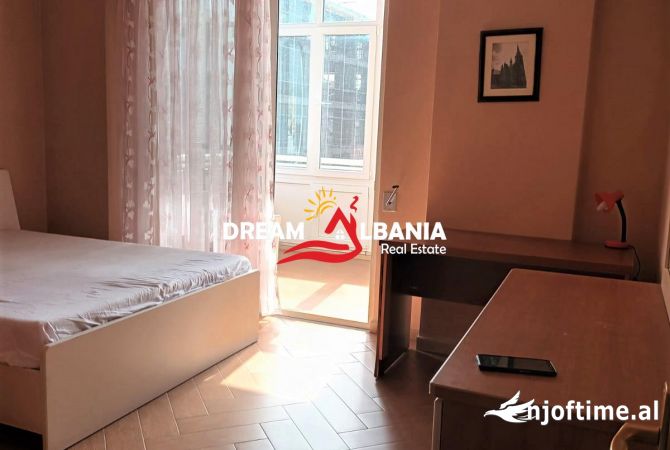 Shtepi ne shitje Apartament ne Tirane, 3+1, Mobilimi E mobiluar, Pagesa 280,000  Euro.