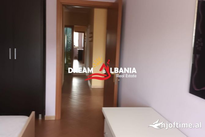 Shtepi ne shitje Apartament ne Tirane, 3+1, Mobilimi E mobiluar, Pagesa 280,000  Euro.