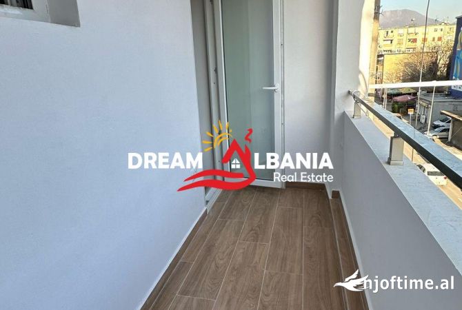 Shtepi ne shitje Apartament ne Tirane, 2+1, Mobilimi Bosh, pa mobiluar, Pagesa 148,000  Euro.