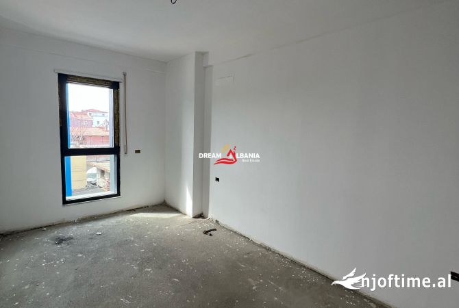 Shtepi ne shitje Apartament ne Tirane, 3+1, Mobilimi Bosh, pa mobiluar, Pagesa 205,000  Euro.