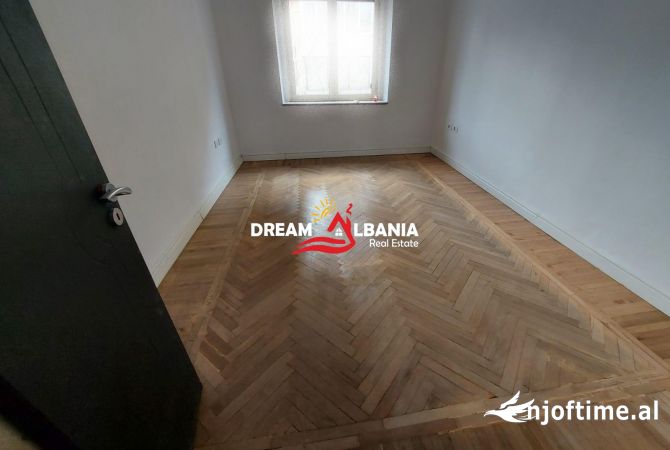 Zyre me qera ne rrugen e Durresit prane qendres ne Tirane (ID 4261860)