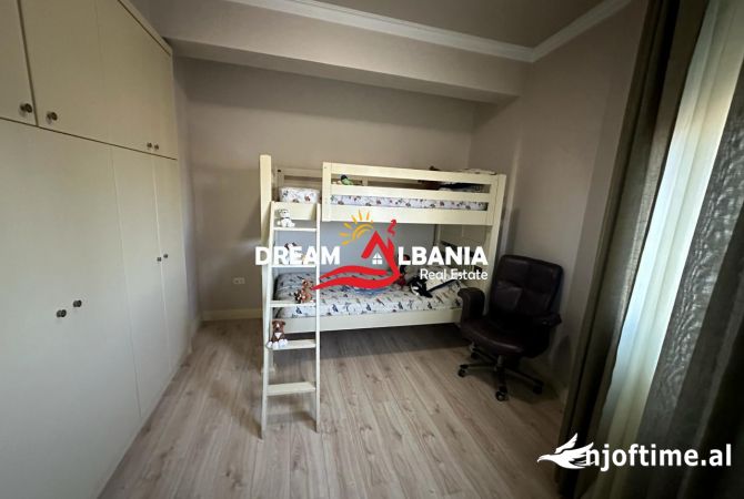 Shtepi ne shitje Apartament ne Tirane, 3+1, Mobilimi E mobiluar, Pagesa 300,000  Euro.