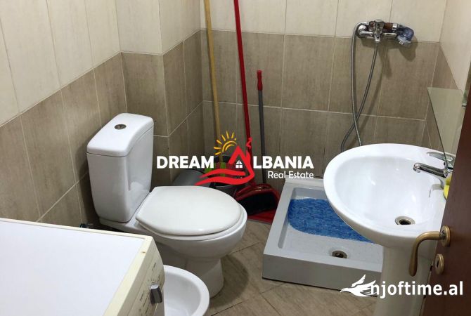 Shtepi ne shitje Apartament ne Tirane, Garsoniere, Mobilimi E mobiluar, Pagesa 60,000  Euro.