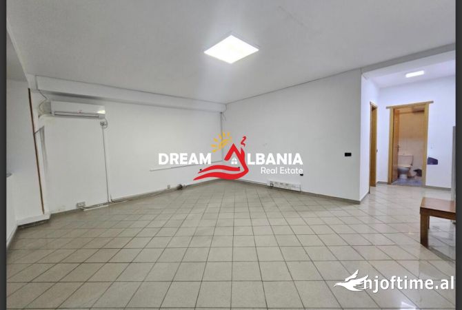 Ambjent per zyre me qera ne Qender, ne rrugen e Dibres, Tirane (ID 42611273)