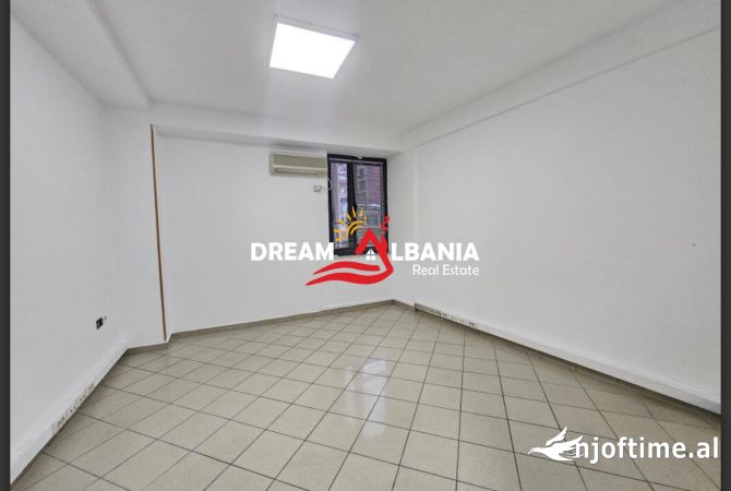 Ambjent per zyre me qera ne Qender, ne rrugen e Dibres, Tirane (ID 42611273)