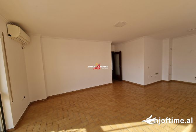 Ambient biznesi me qera 3+1 ne Tirane - 200,000 Leke