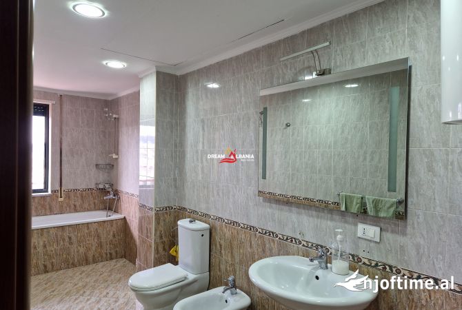 Ambjent per zyra me qera ne Bllok, prane Xheko Imperial (ID 42611279)