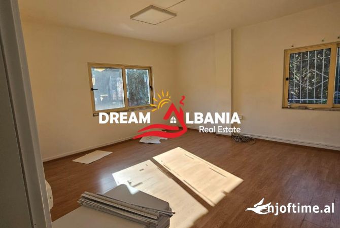 Ambient biznesi me qera 3+1 ne Tirane - 1,500 Euro