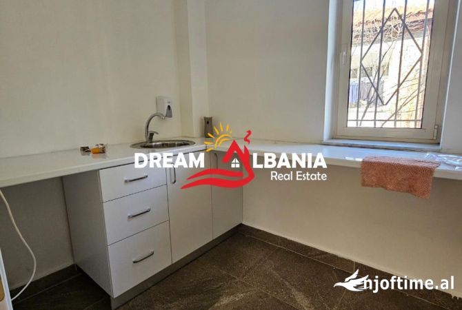 Ambjent per zyra me qera 4+1 tek Stadiumi Dinamo (ID 42611281)