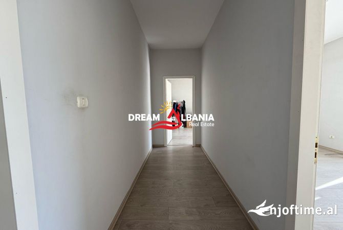 Ambient biznesi me qera 3+1 ne Tirane - 1,000 Euro