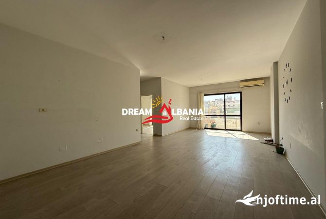 Ambient biznesi me qera 3+1 ne Tirane - 1,000 Euro