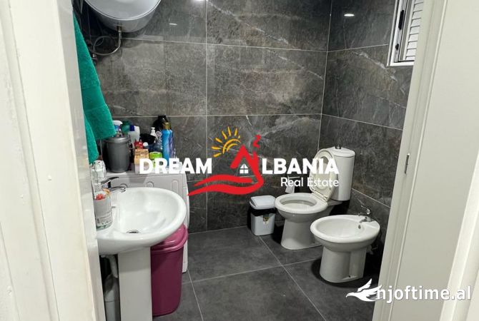 Shtepi me qera Apartament ne Tirane, 3+1, Mobilimi E mobiluar, Pagesa 450  Euro.