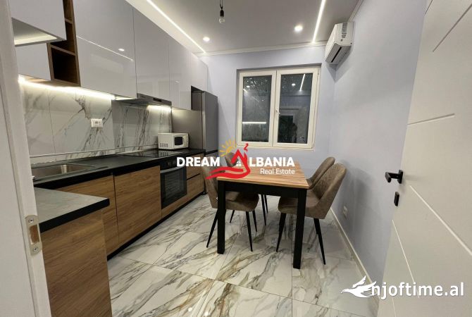 Ambient biznesi me qera 3+1 ne Tirane - 1,000 Euro