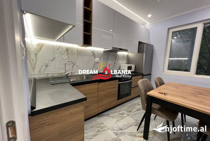 Ambient biznesi me qera 3+1 ne Tirane - 1,000 Euro