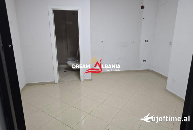 Ambient biznesi me qera 3+1 ne Tirane - 300 Euro