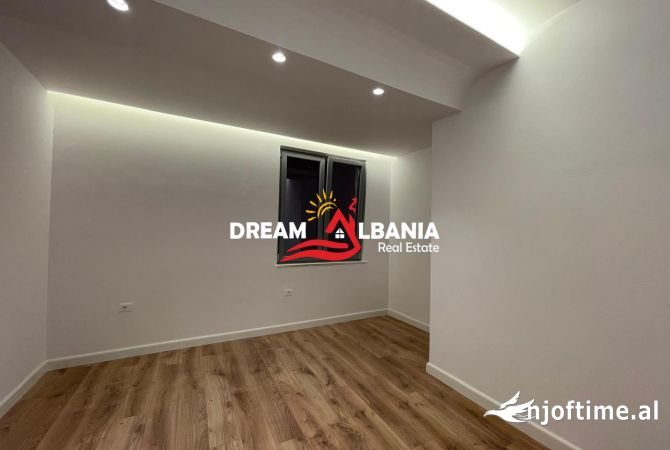 Shtepi ne shitje Apartament ne Tirane, 2+1, Mobilimi Bosh, pa mobiluar, Pagesa 236,900  Euro.