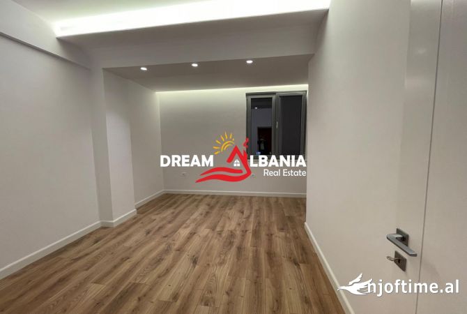 Shtepi ne shitje Apartament ne Tirane, 2+1, Mobilimi Bosh, pa mobiluar, Pagesa 236,900  Euro.
