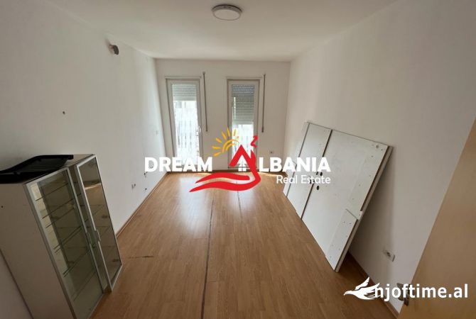 Zyre me qera tek 21 Dhjetori prane Inxhinjerise se Ndertimit ne Tirane (ID 4261863)