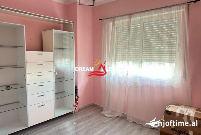 Shtepi ne shitje Apartament ne Tirane, 2+1, Mobilimi E mobiluar, Pagesa 270,000  Euro.