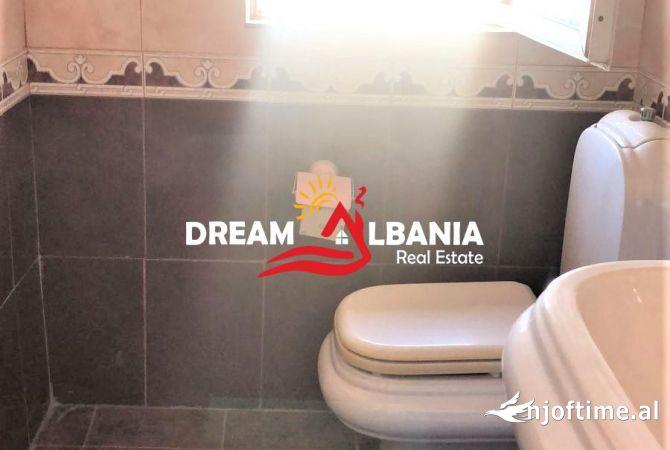 Shtepi ne shitje Apartament ne Tirane, 3+1, Mobilimi E mobiluar, Pagesa 170,000  Euro.