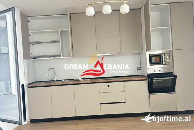 Ambient biznesi me qera 3+1 ne Tirane - 1,300 Euro