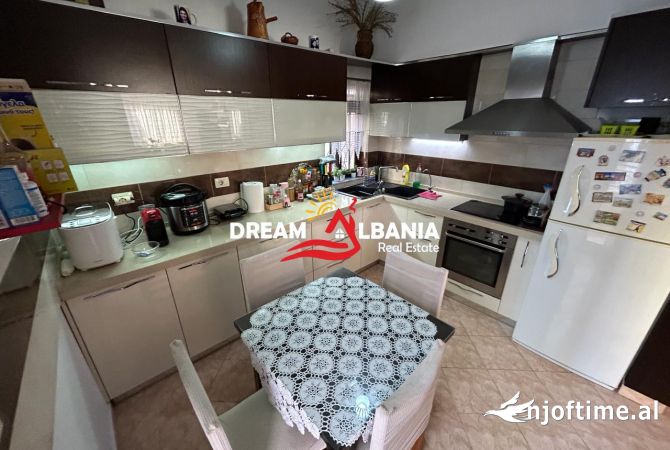Shtepi ne shitje 7+1 ne Tirane - 700,000 Euro