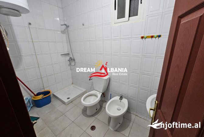 Shtepi ne shitje Apartament ne Tirane, 2+1, Mobilimi Bosh, pa mobiluar, Pagesa 135,000  Euro.