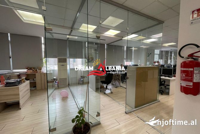 Ambient biznesi me qera 3+1 ne Tirane - 4,000 Euro