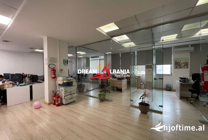 Zyre me qera ne zonen e Bllokut, prane Sheshit Willson, ne Tirane (ID 42611037)