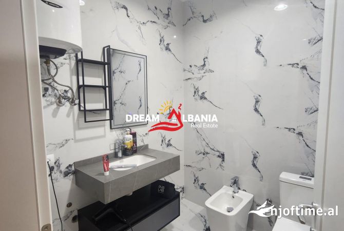 Shtepi ne shitje Apartament ne Tirane, 2+1, Mobilimi Bosh, pa mobiluar, Pagesa 250,000  Euro.