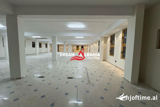Ambient biznesi me qera 4+1 ne Tirane - 2,500 Euro