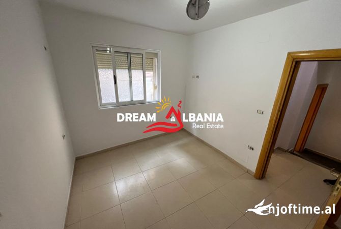 Ambient biznesi me qera 3+1 ne Tirane - 590 Euro