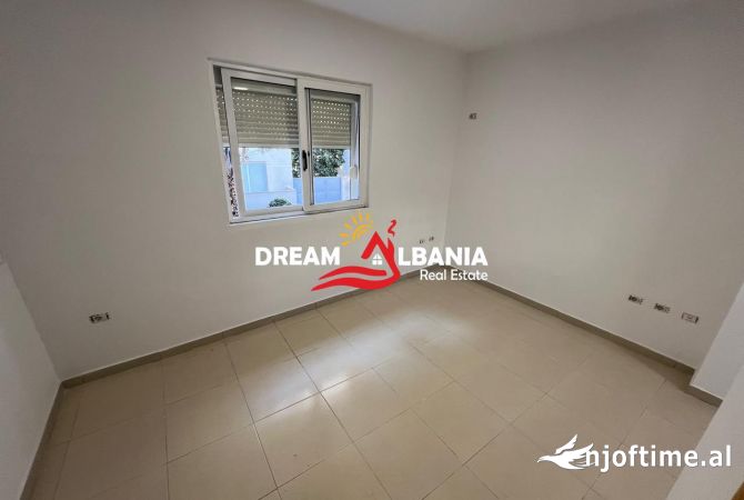 Ambient biznesi me qera 3+1 ne Tirane - 590 Euro