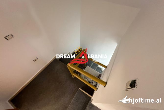 Zyre me qera Tek Rruga Fortuzi, prane Shkolles “Jeronim De Rada” ne Tirane (ID 42215184)