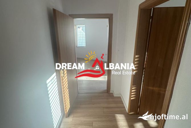 Shtepi ne shitje Apartament ne Tirane, 2+1, Mobilimi Bosh, pa mobiluar, Pagesa 170,000  Euro.