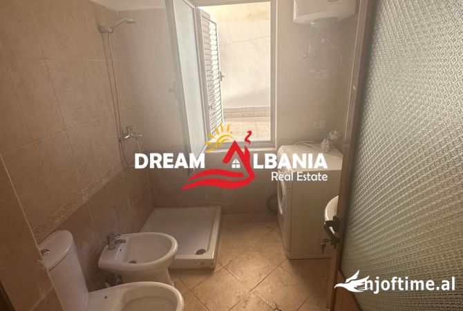 Shtepi ne shitje Apartament ne Tirane, 2+1, Mobilimi Bosh, pa mobiluar, Pagesa 170,000  Euro.