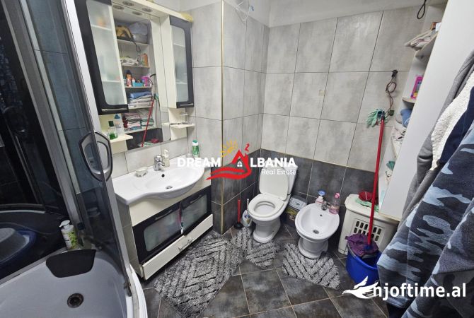 Shtepi ne shitje Apartament ne Tirane, 3+1, Mobilimi Bosh, pa mobiluar, Pagesa 138,000  Euro.