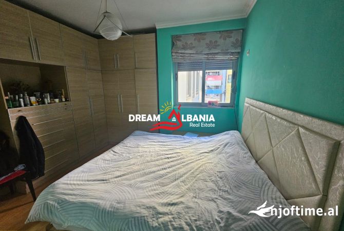 Shtepi ne shitje Apartament ne Tirane, 3+1, Mobilimi Bosh, pa mobiluar, Pagesa 138,000  Euro.