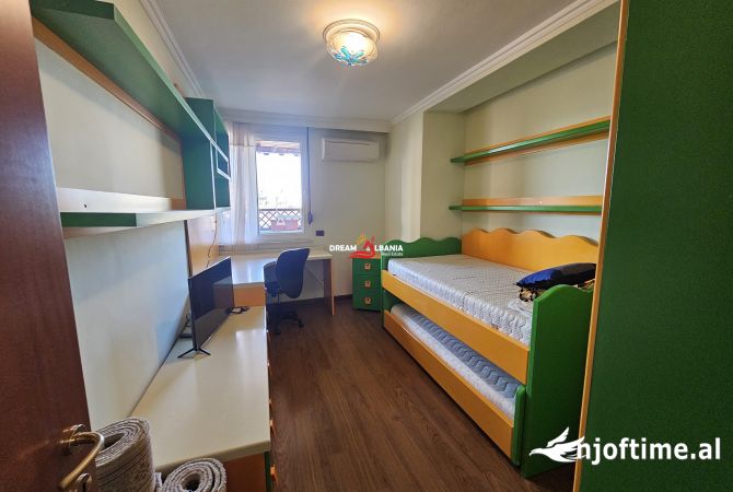 Shtepi ne shitje Apartament ne Tirane, 3+1, Mobilimi E mobiluar, Pagesa 339,990  Euro.