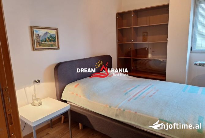 Shtepi me qera Apartament ne Tirane, 2+1, Mobilimi E mobiluar, Pagesa 900  Euro.