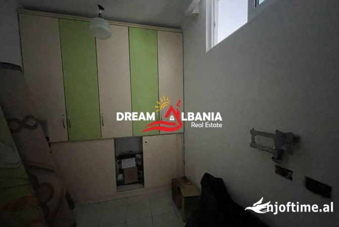 Shtepi ne shitje Apartament ne Tirane, 2+1, Mobilimi E mobiluar, Pagesa 125,000  Euro.