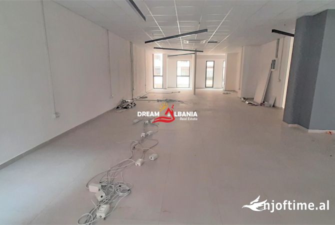 Ambient me qera open space ne rrugen Jordan Misja prane kompleksit Panorama ne Tirane (ID 4261490)