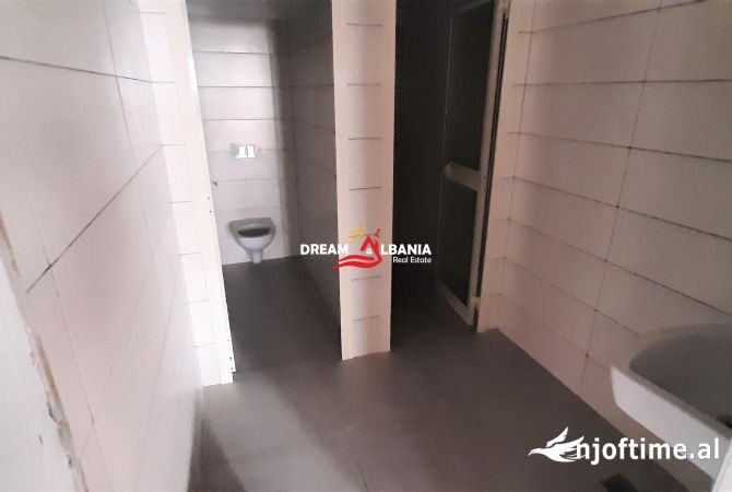 Ambient biznesi me qera 3+1 ne Tirane - 12 Euro