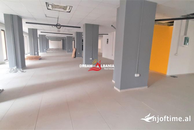 Ambient me qera open space ne rrugen Jordan Misja prane kompleksit Panorama ne Tirane (ID 4261490)