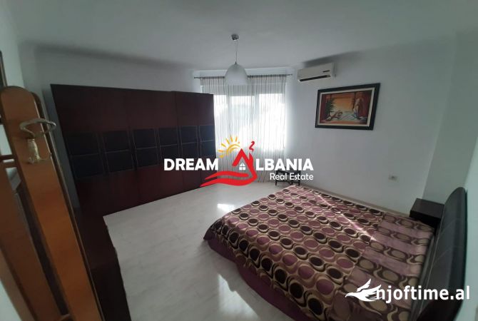 Shtepi me qera Apartament ne Tirane, 3+1, Mobilimi E mobiluar, Pagesa 750  Euro.
